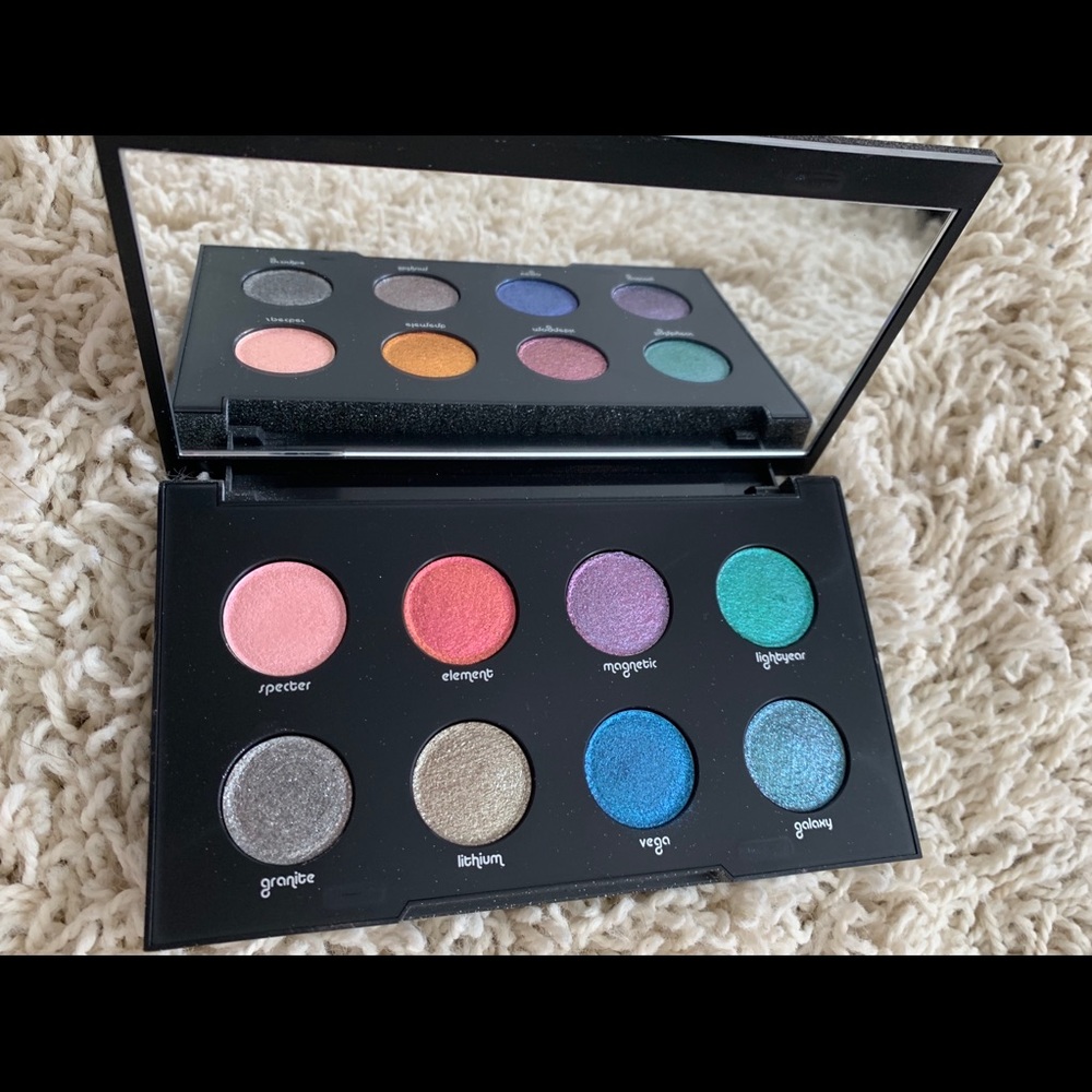 Eyeshadow palette NEVER USED BEFORE